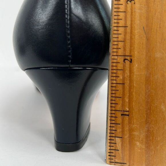 SALVATORE FERRAGAMO Vintage Black Leather Slip-on Pumps Size 8.5 AA = Narrow Fit - Picture 8 of 12